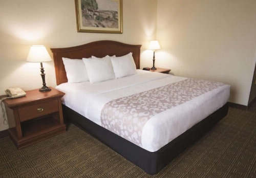 La Quinta Inn & Suites by Wyndham Downtown Conference Center image 1