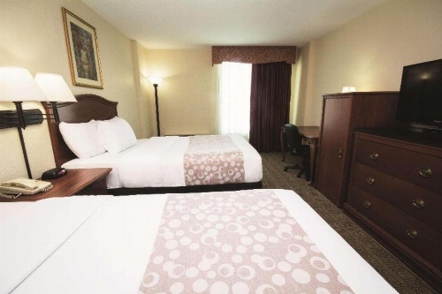 La Quinta Inn & Suites by Wyndham Downtown Conference Center image 10