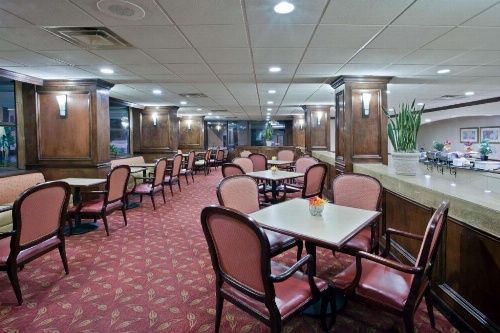 La Quinta Inn & Suites by Wyndham Downtown Conference Center image 24