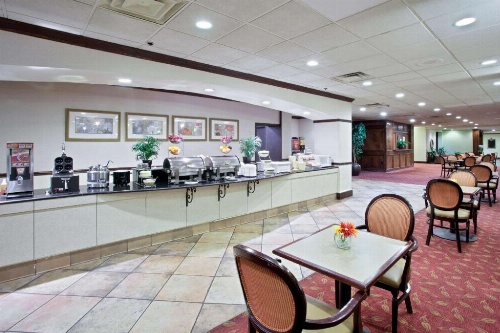 La Quinta Inn & Suites by Wyndham Downtown Conference Center image 27